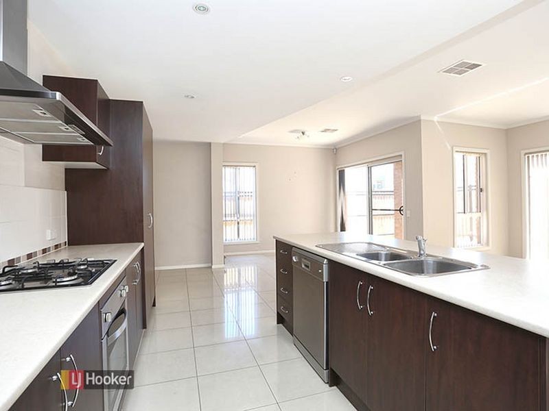 7 Caswell Cct, Mawson Lakes SA 5095