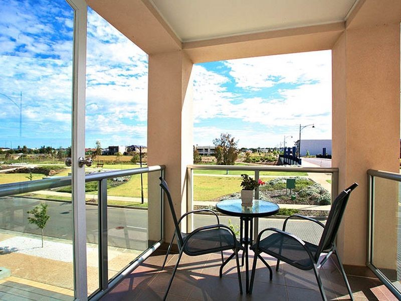 39 Phillipson Cct, Mawson Lakes SA 5095