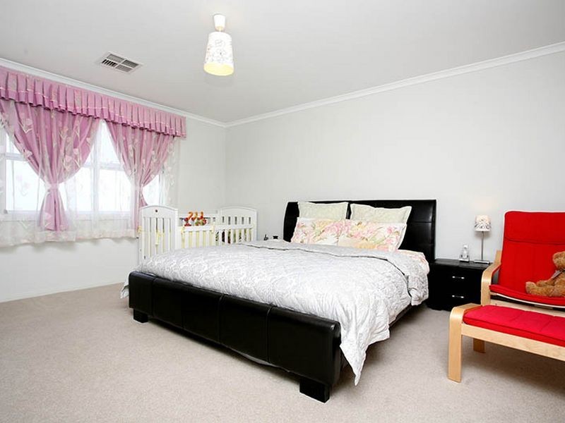 39 Phillipson Cct, Mawson Lakes SA 5095
