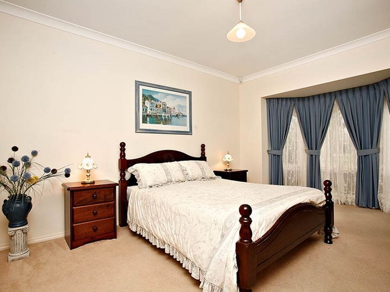 8 Willowood Ct, Mawson Lakes SA 5095