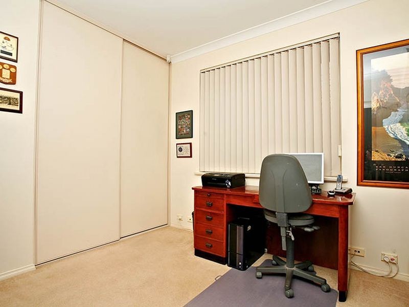 8 Willowood Ct, Mawson Lakes SA 5095