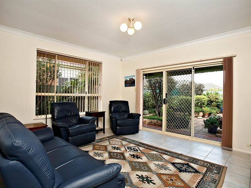 8 Willowood Ct, Mawson Lakes SA 5095