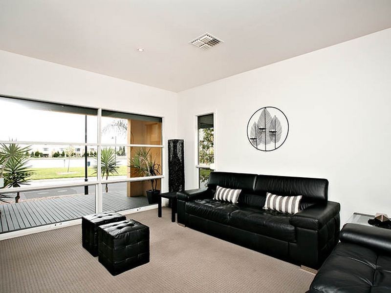 55 Shearwater Dr, Mawson Lakes SA 5095