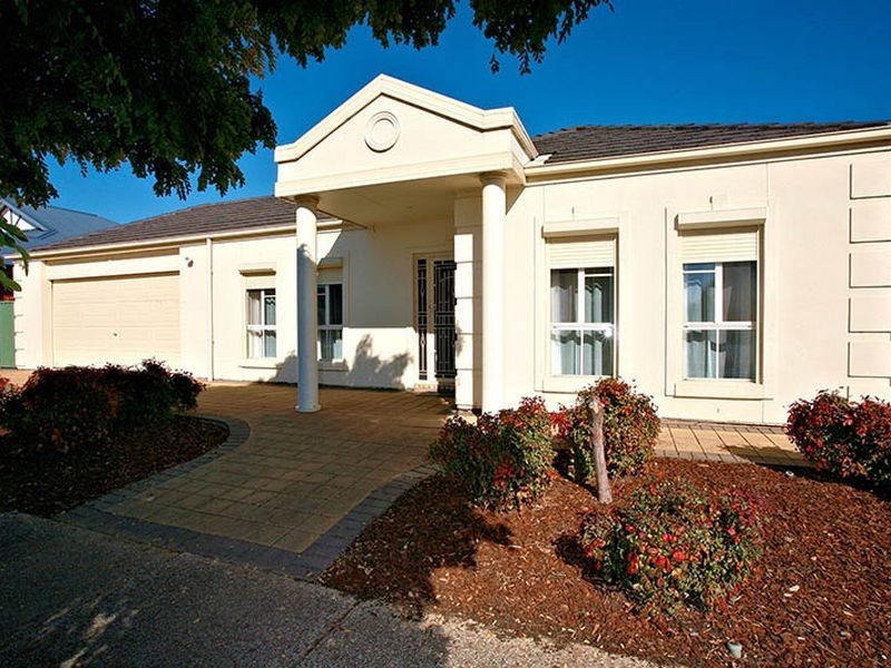 19 Kingfisher Ave, Mawson Lakes SA 5095