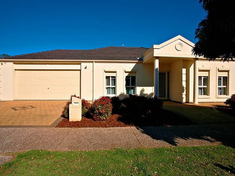 19 Kingfisher Ave, Mawson Lakes SA 5095