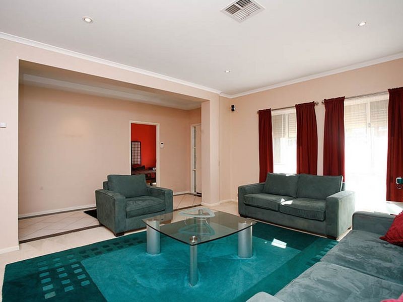 19 Kingfisher Ave, Mawson Lakes SA 5095