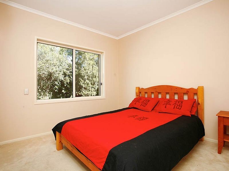 19 Kingfisher Ave, Mawson Lakes SA 5095