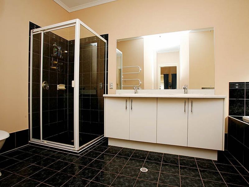 19 Kingfisher Ave, Mawson Lakes SA 5095