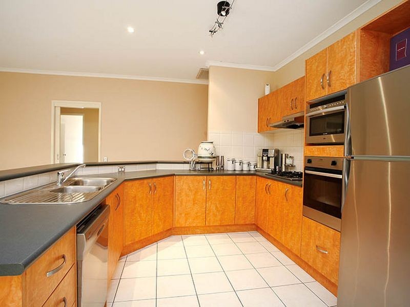 19 Kingfisher Ave, Mawson Lakes SA 5095