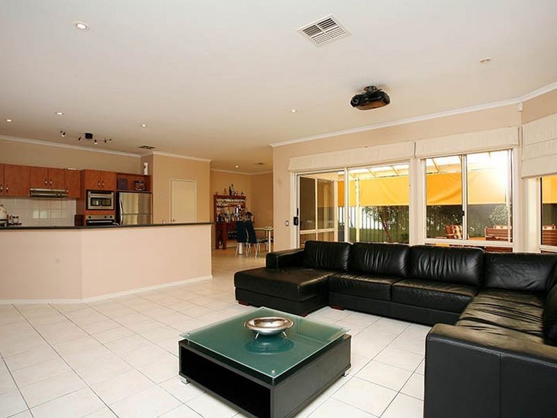 19 Kingfisher Ave, Mawson Lakes SA 5095