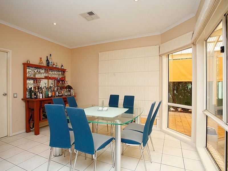 19 Kingfisher Ave, Mawson Lakes SA 5095