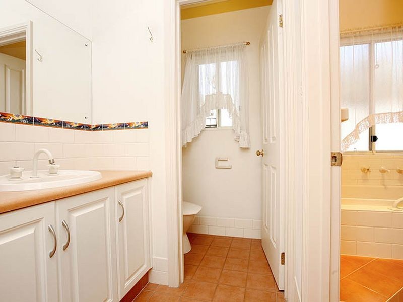 20 Hamilton Pl, Mawson Lakes SA 5095