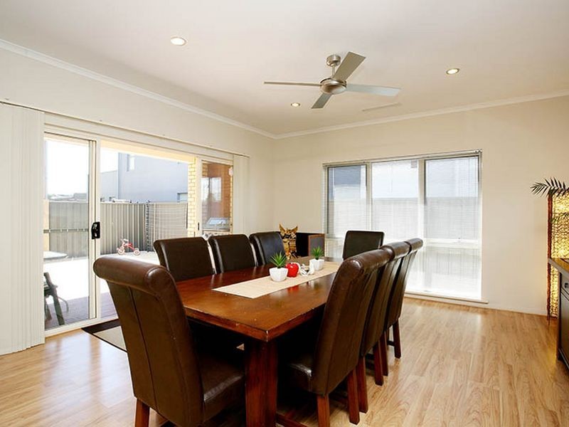 38 Emerald St, Mawson Lakes SA 5095