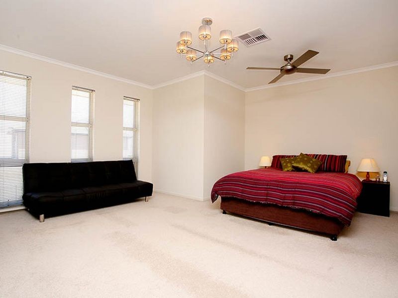 38 Emerald St, Mawson Lakes SA 5095