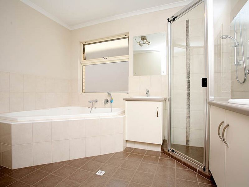 38 Emerald St, Mawson Lakes SA 5095