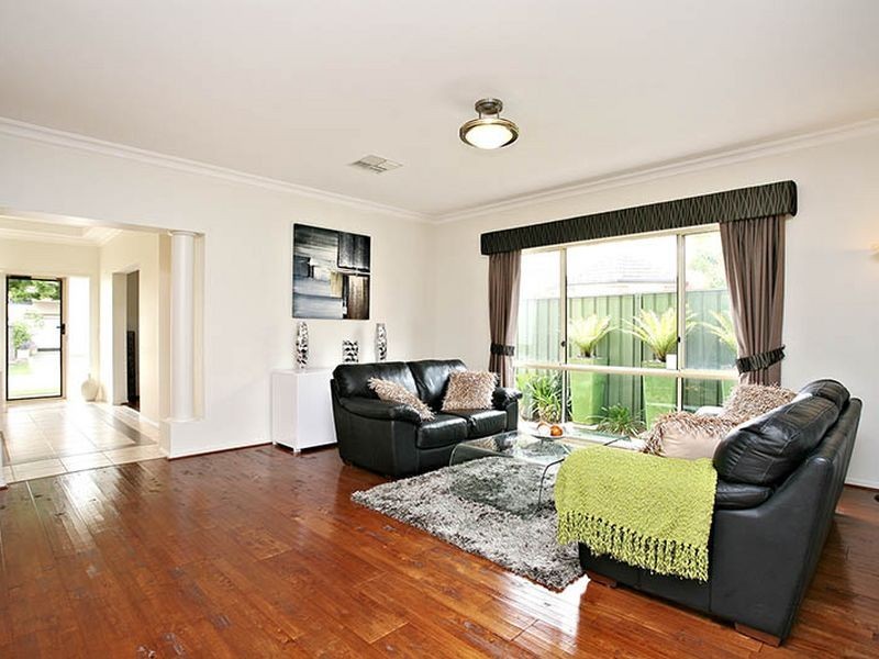 4 Tobin Ct, Mawson Lakes SA 5095