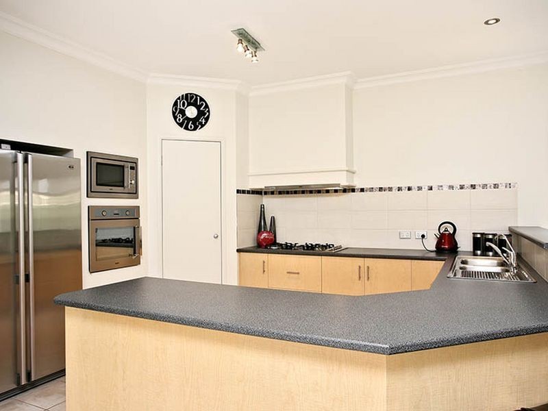 4 Tobin Ct, Mawson Lakes SA 5095