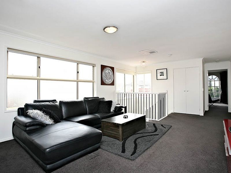 4 Tobin Ct, Mawson Lakes SA 5095