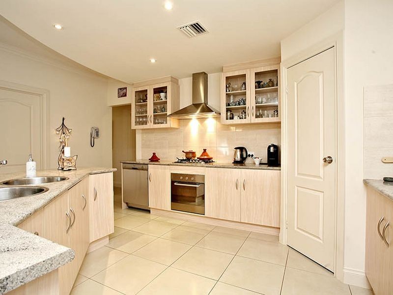 27 Avocet Dr, Mawson Lakes SA 5095