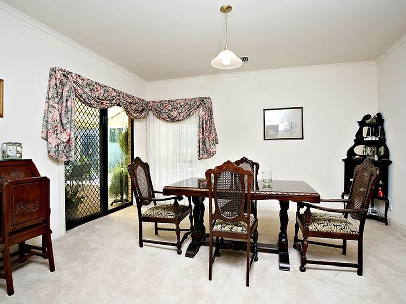 27 Avocet Dr, Mawson Lakes SA 5095