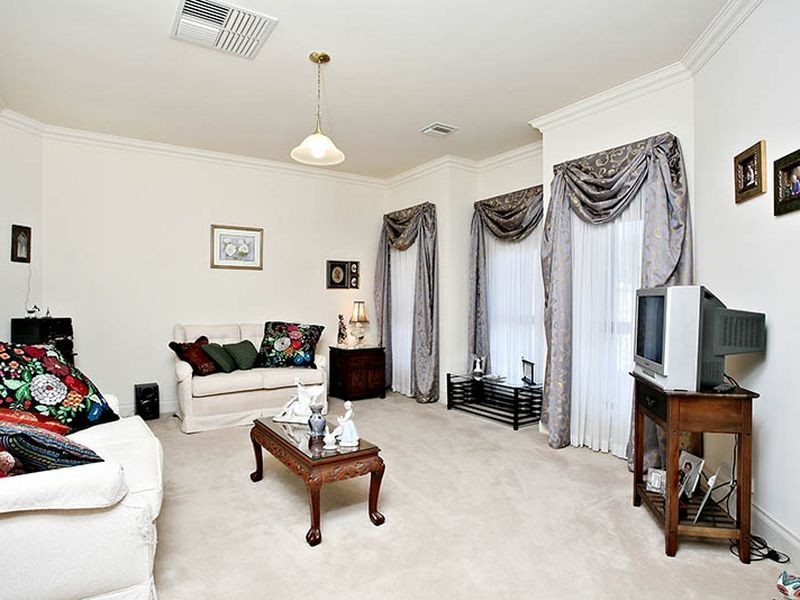 27 Avocet Dr, Mawson Lakes SA 5095