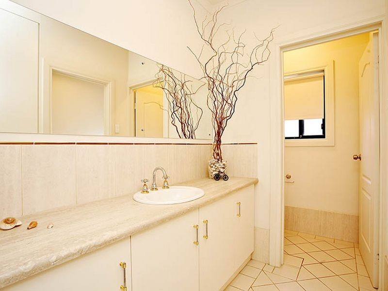 27 Avocet Dr, Mawson Lakes SA 5095