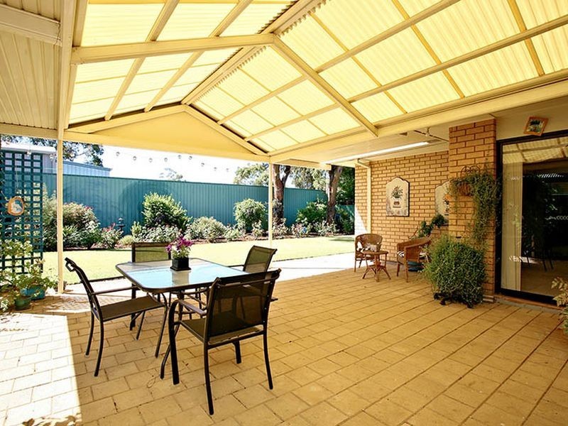 27 Avocet Dr, Mawson Lakes SA 5095