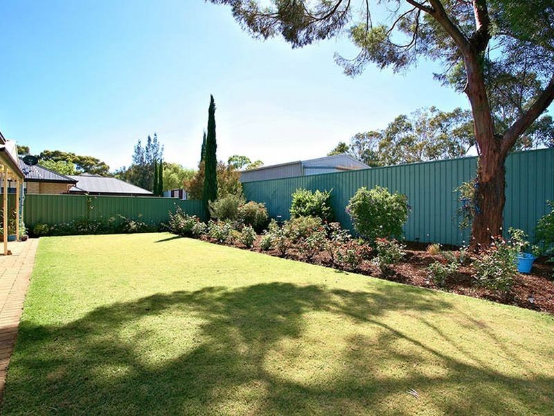 27 Avocet Dr, Mawson Lakes SA 5095