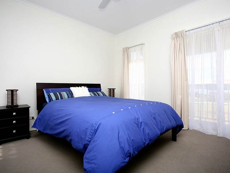 15 Macmillan Ave, Mawson Lakes SA 5095