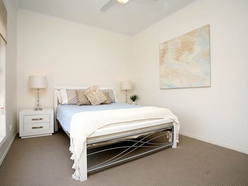 15 Macmillan Ave, Mawson Lakes SA 5095
