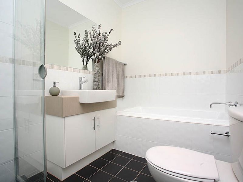 15 Macmillan Ave, Mawson Lakes SA 5095