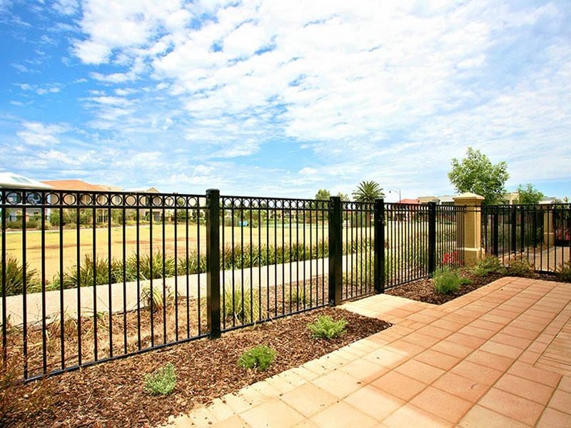 15 Macmillan Ave, Mawson Lakes SA 5095