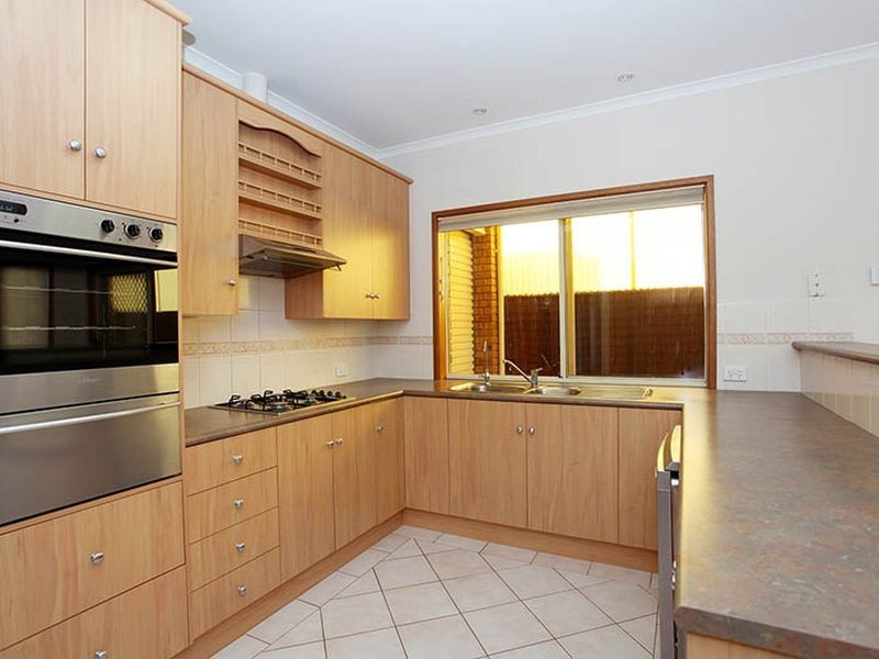 17 Maple Cct, Mawson Lakes SA 5095