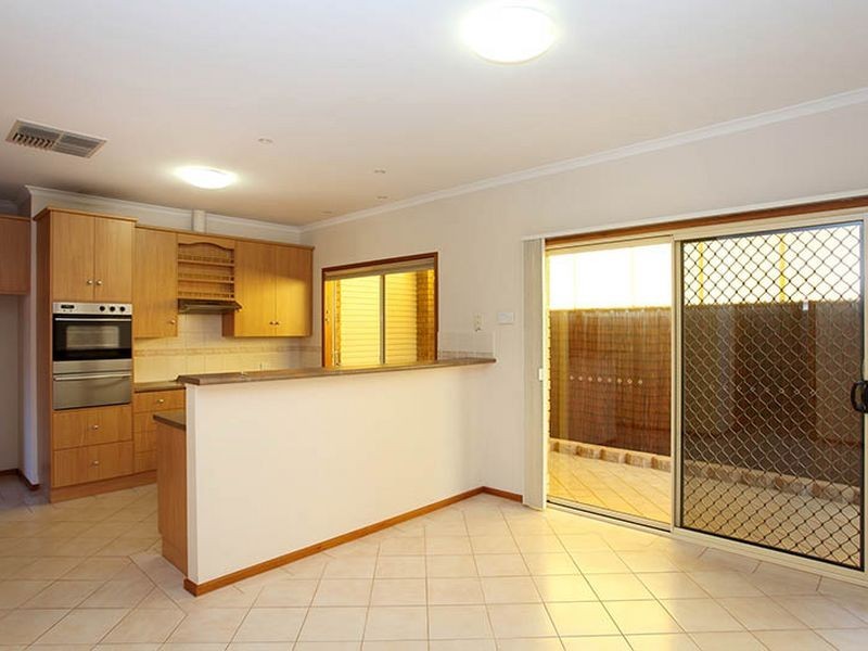 17 Maple Cct, Mawson Lakes SA 5095