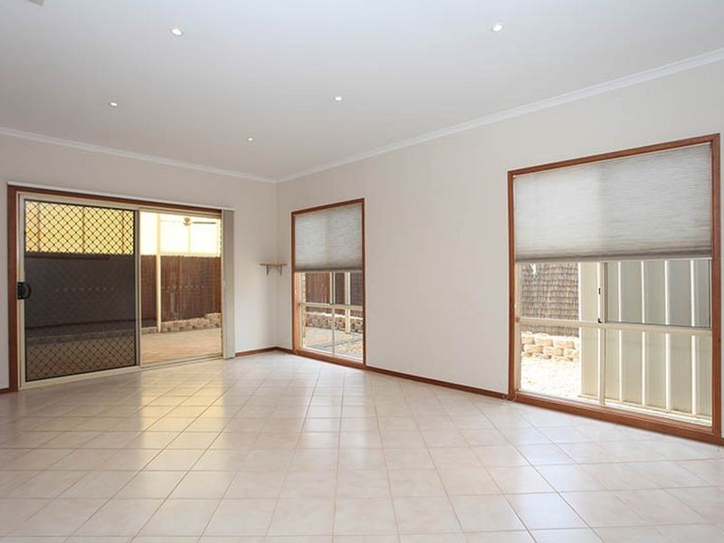 17 Maple Cct, Mawson Lakes SA 5095