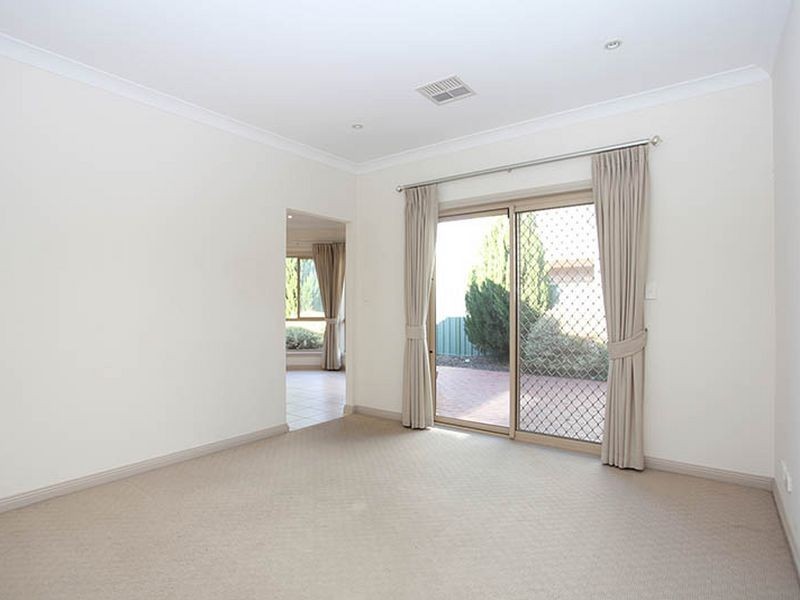 8 Stony Way, Mawson Lakes SA 5095