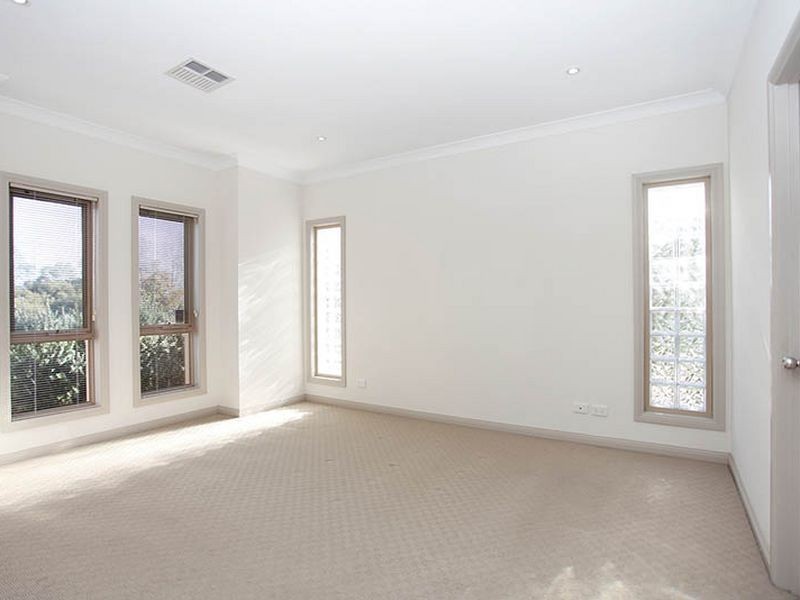 8 Stony Way, Mawson Lakes SA 5095