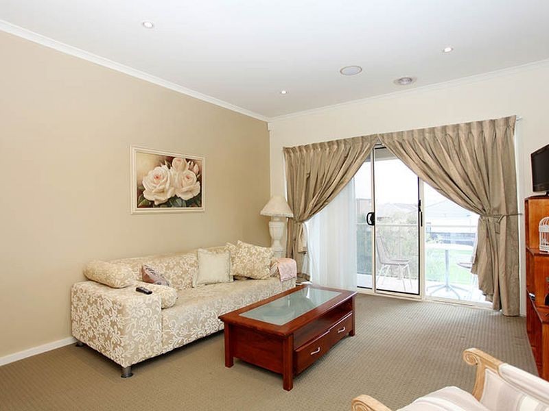 29 Shoalhaven Cct, Mawson Lakes SA 5095