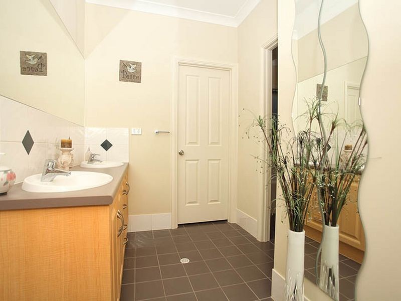 3 Maple Cct, Mawson Lakes SA 5095