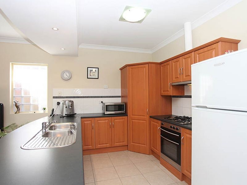 3 Maple Cct, Mawson Lakes SA 5095