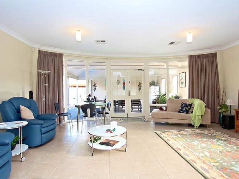 3 Maple Cct, Mawson Lakes SA 5095