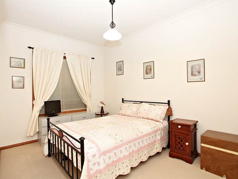 20 Maple Cct, Mawson Lakes SA 5095