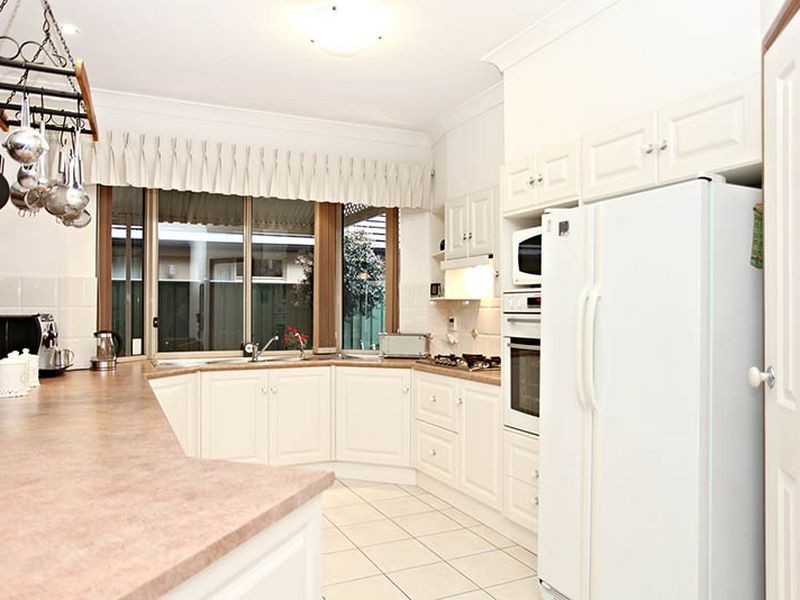 20 Maple Cct, Mawson Lakes SA 5095