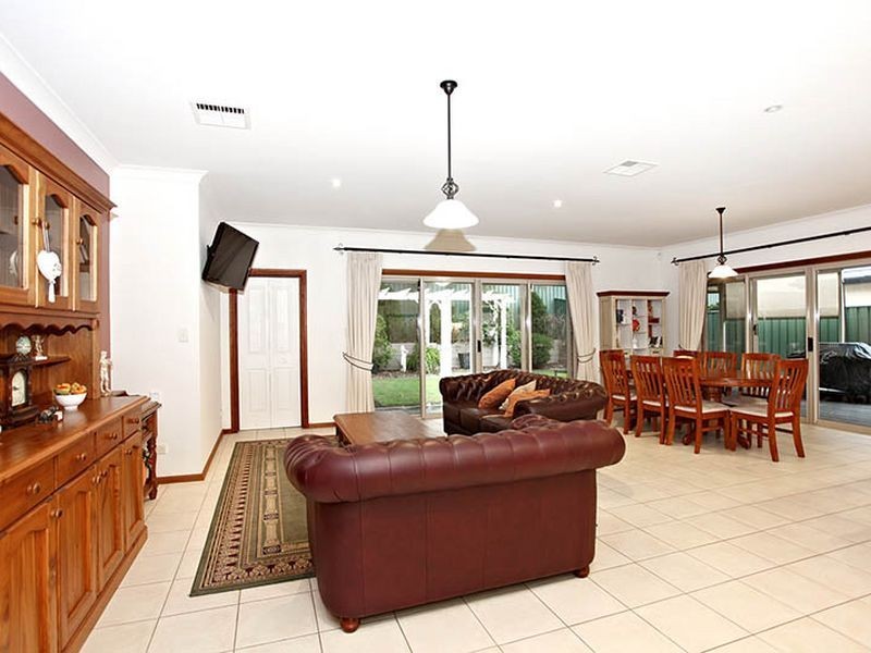 20 Maple Cct, Mawson Lakes SA 5095
