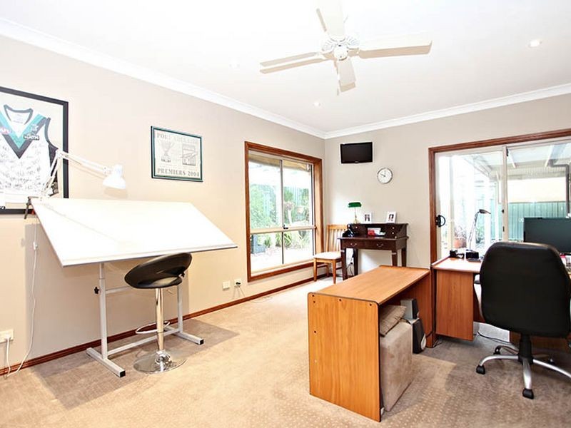 20 Maple Cct, Mawson Lakes SA 5095