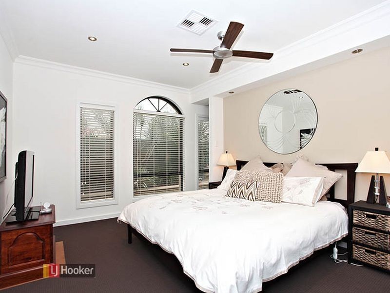 21 Lakefield Cres, Mawson Lakes SA 5095