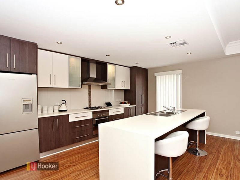 21 Lakefield Cres, Mawson Lakes SA 5095