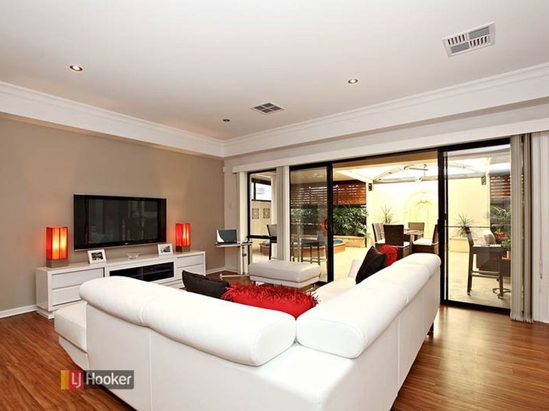 21 Lakefield Cres, Mawson Lakes SA 5095