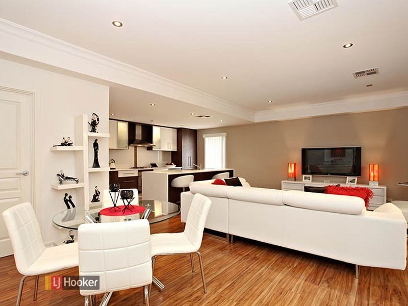 21 Lakefield Cres, Mawson Lakes SA 5095