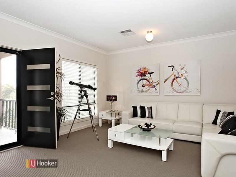 21 Lakefield Cres, Mawson Lakes SA 5095